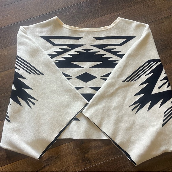 Ariat Chimayo Sweater Poncho - Picture 6 of 7